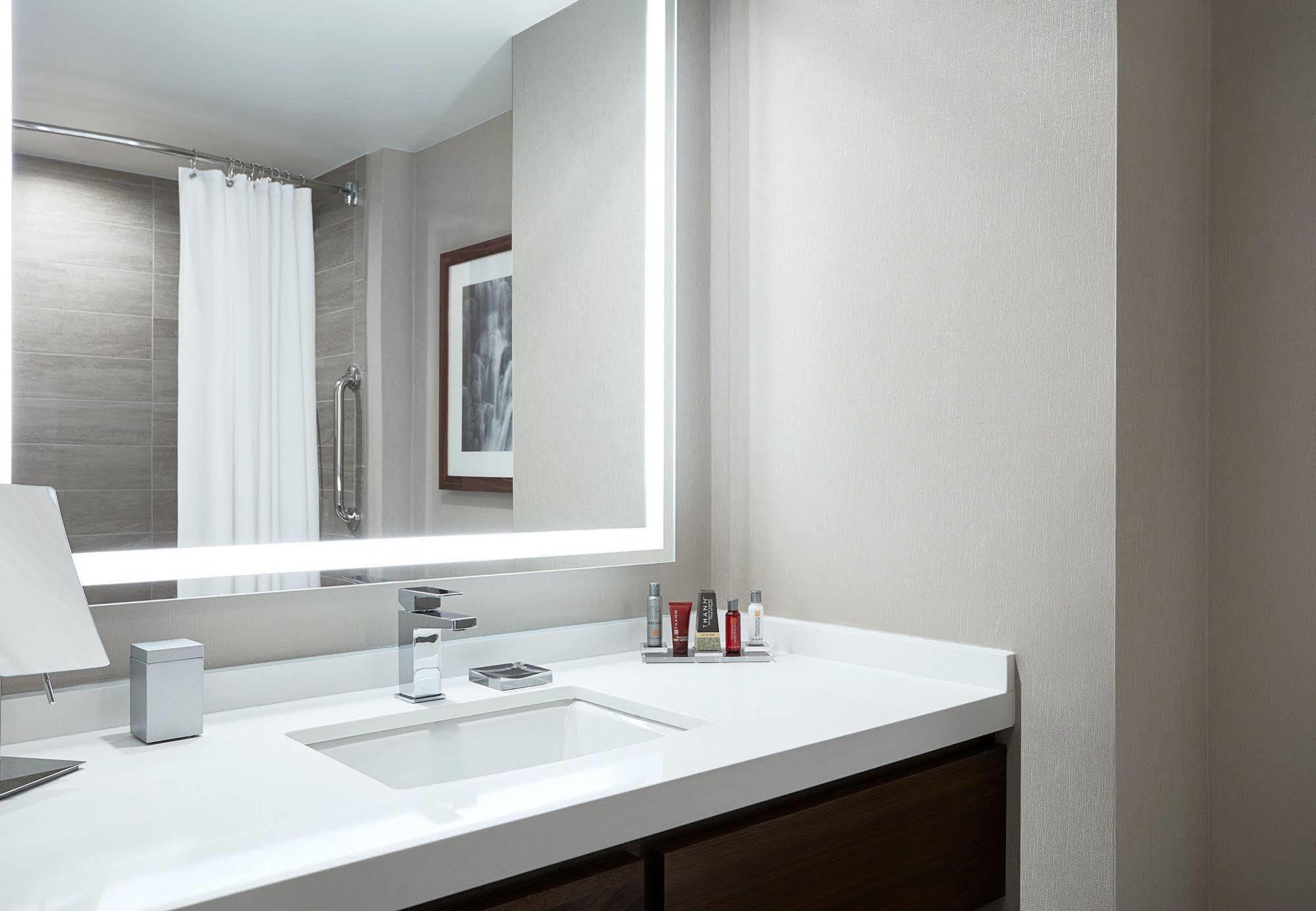 Ithaca Marriott Downtown On The Commons Hotell Eksteriør bilde